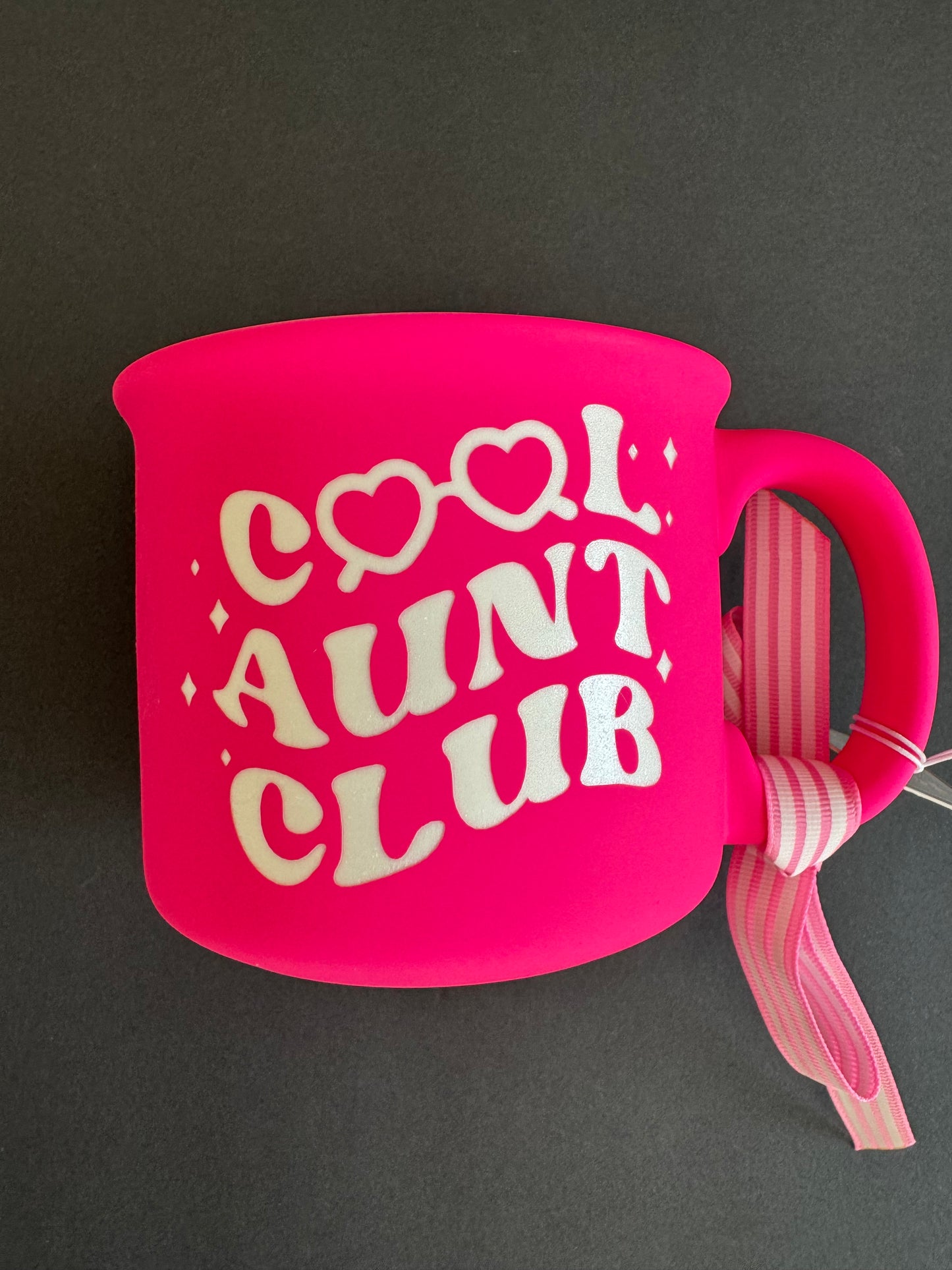 Cool Aunt Club Pink Coffee Mug – Fun Gift for Aunts, Ceramic Cup with Heart Glasses Design